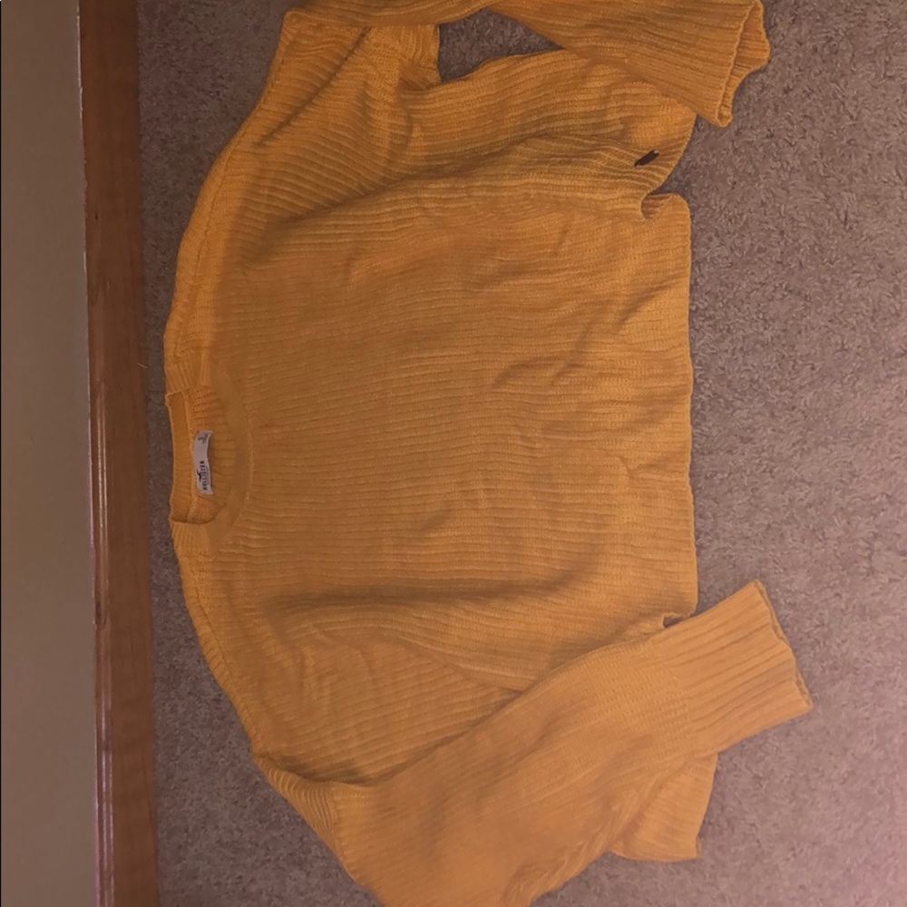 Hollister sweater yellow